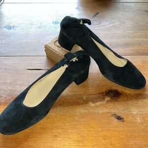 Everlane Elegant Black Suede Women's Heel